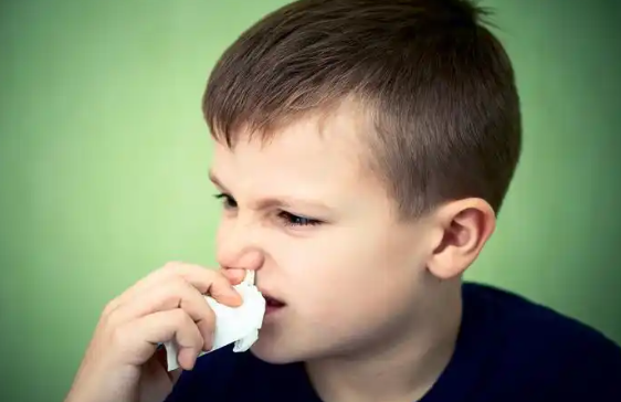How to help children drain sinus secretions?