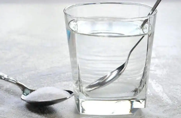 Are saline packets and table salt the same thing?